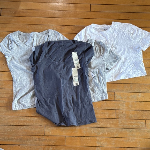 No Boundaries Tops - NWT 4 Cotton Tee Set - White, Light Gray,and slate grey